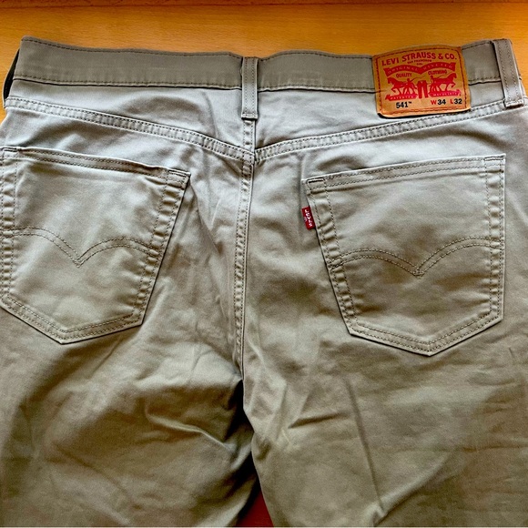 Levi Men khaki jeans. Very lightly worn. W34,L32 - Picture 3 of 3